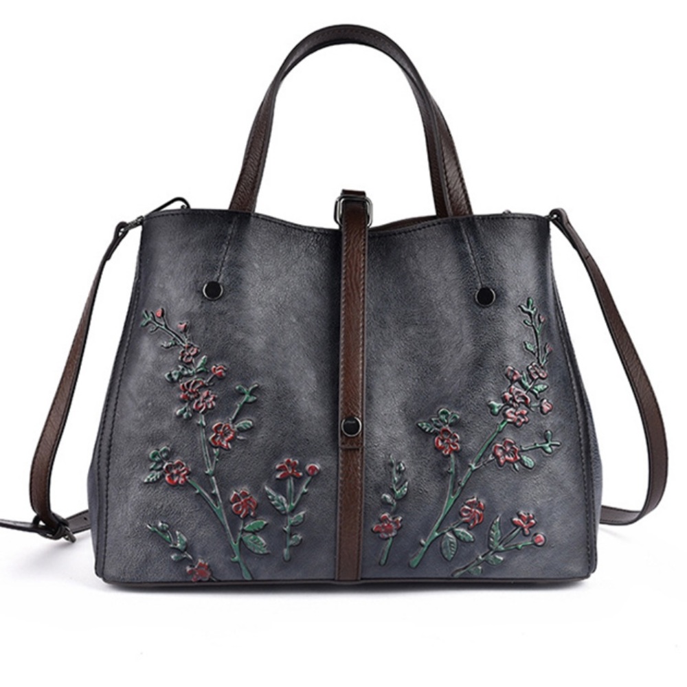 BNWT Baeorte leather purse floral embossed in leather & piping details
